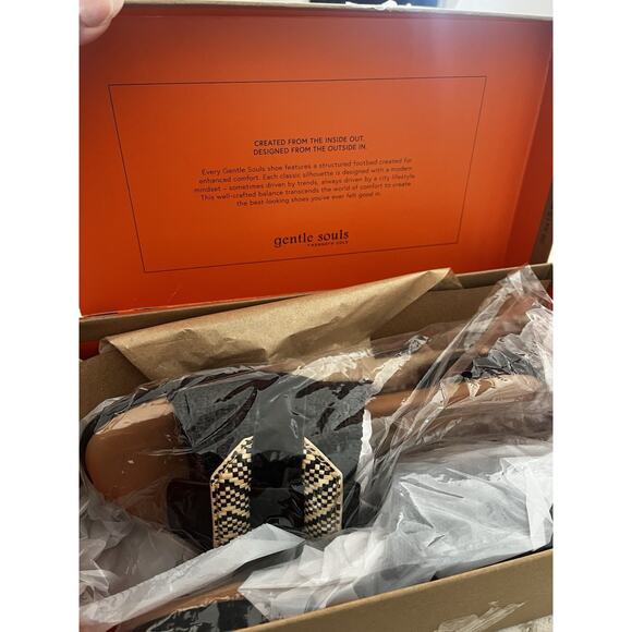 Gentle Souls by Kenneth Cole Women's Hudson Flat Sandal, Black Raffia, 9 - Picture 9 of 11